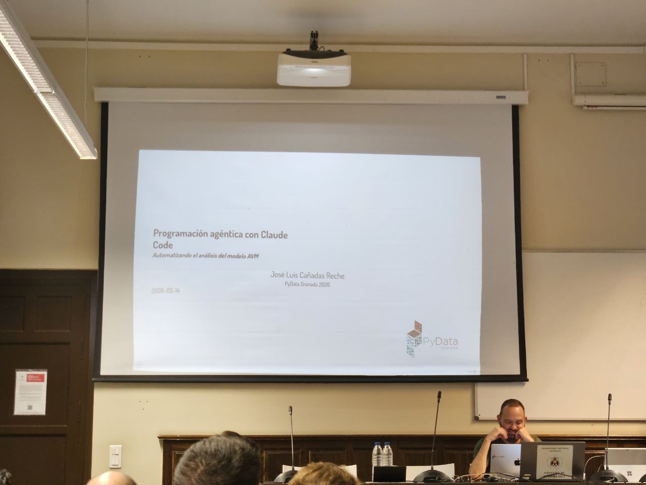 Charla “Programación agéntica con Claude Code” de José Luis Cañadas Reche en PyData Granada 2026.
