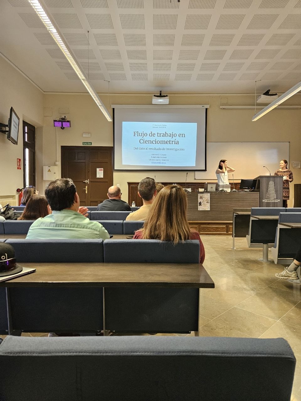 Charla “Flujo de trabajo en Cienciometría: del dato al resultado de investigación” en PyData Granada.